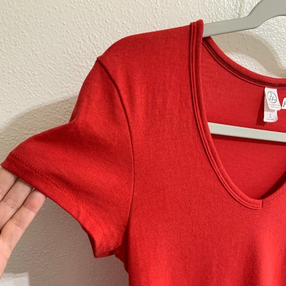 (T146) Alternative Women's V-Neck T-Shirt Red Sz Small, Cap Sleeve - Picture 3 of 7
